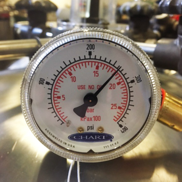A photo showing a pressure gauge